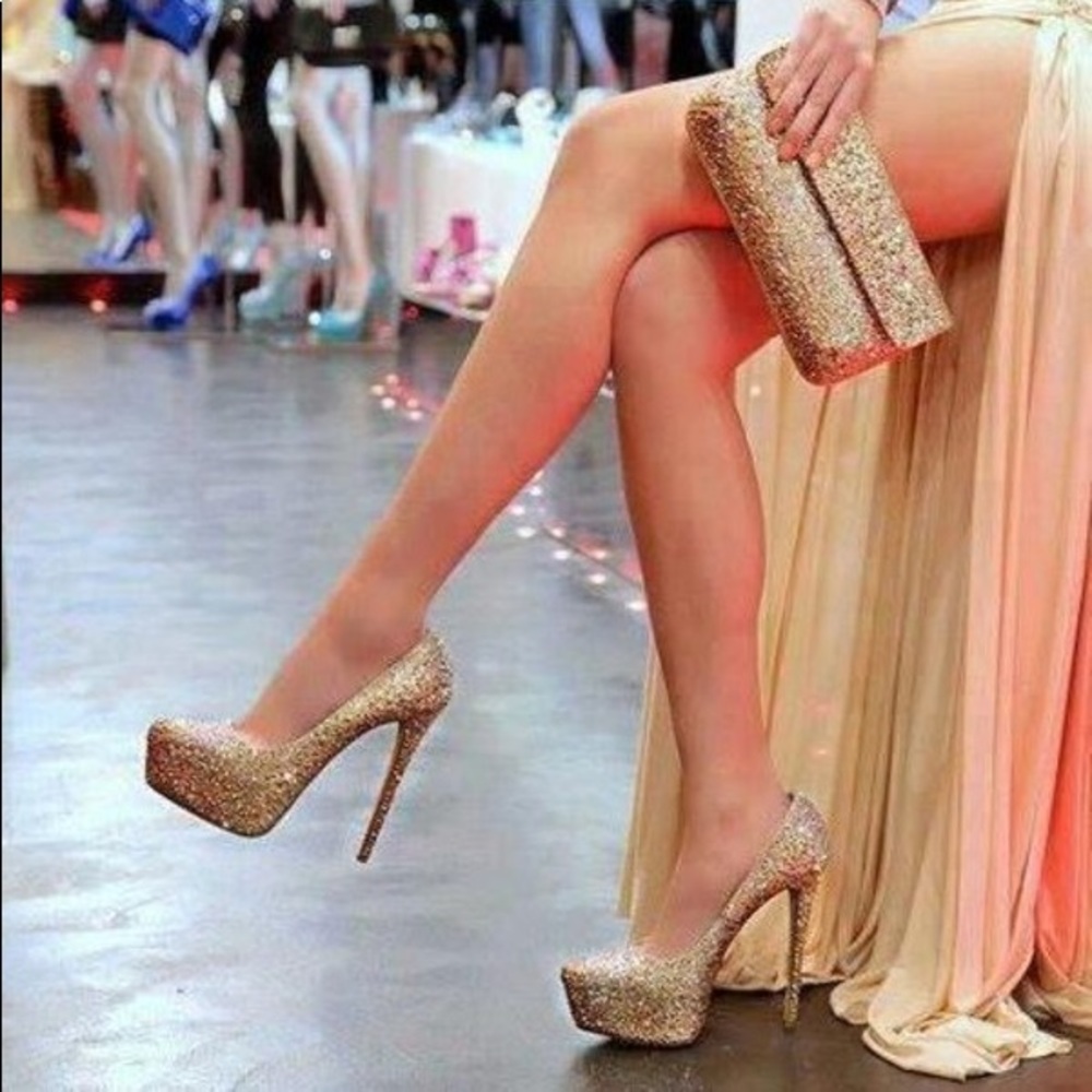Steve Madden Dejavu Gold Glitter Pumps - Picture 7 of 7